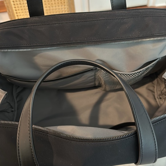 Away Travel The Everywhere Bag jet black trolley strap - Picture 6 of 16